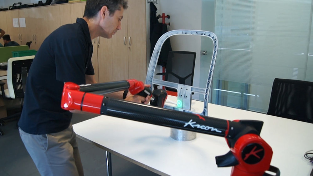 IMARC, diseñador de componentes y mecanismos de sillas de oficina, instala un brazo de medición Kreon en su departamento de ingeniería y diseño
